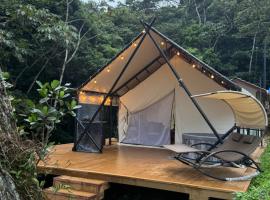 Safari Glamping By Ohana Green Home, luxe tent in Alto del Mamey