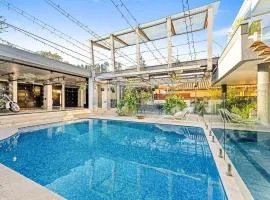 Luxury 6beds Waterfront Retreat