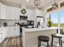 Riverscape Townhome B, Steps to Gruene Hall!