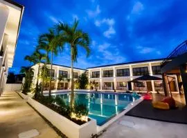 Holabay Resort