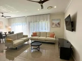 Sienna Rise - Walk to Westfield sleeps 6 North Lakes