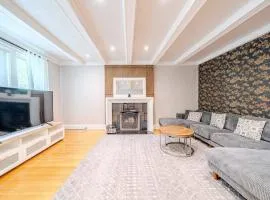 Tranquil Toronto Stay - Walk to Shops & Transit