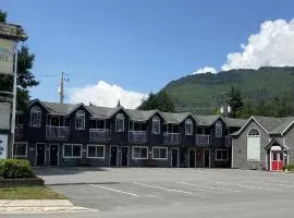 Monashee Lodge