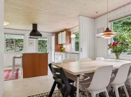 Cozy And Well-Appointed Summer House In Hornbæk