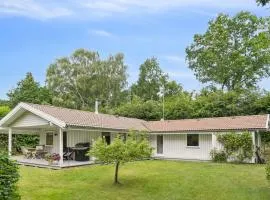 Cozy And Well-Appointed Summer House In Hornbæk