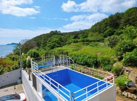 Viesnīca Geoje Theview Kids Poolvilla pilsētā Kodže