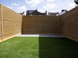 Luxury 4-Bedroom Haven Garden Parking