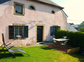 Au Petit Bercail - Le Fonteny - Gîte 2 personnes, hotel a Chiny