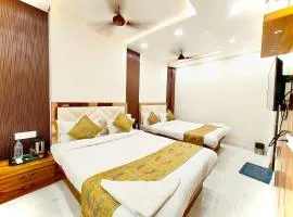 VARANASI LUXURY HOTEL BNK GRAND #Near Baba Vishwanath Temple and Ganga Aarti Ghat- #Fully Air Conditioning #Lift # Free Wi-Fi #Room Service #Premium Room & Best Hotel In Varanasi