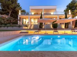 Modern exclusive Villa with Pool and Mountain View