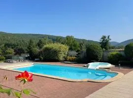 Aux Fleurs des Champs - Appartement avec Terrasse, Parking et Piscine