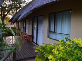 Chobe Sunset Chalets, hotel en Lesoma