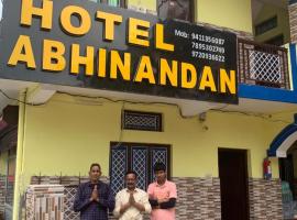 Hotel Abhinandan, hotel em Phata