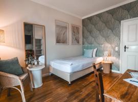 Hotel Hüttmann, готель у місті Норддорф