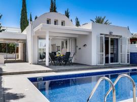 Villa Zina by Ezoria Villas, hotel Meneúban