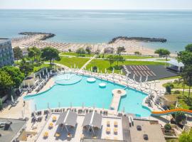 Safir Blue Resort, hotel in Saturn