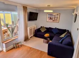28 ExcellentStays - Heathrow - 5 Bedroom House