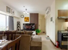 Family Escape Modern Retreat Skyline View Full Kitchen at Prisma close to BGC