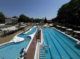 Holiday Beach Budapest Hotel, hotel a Budapest