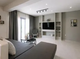 Naxos Finest Villa with Private Pool and Hot Tub at MIKRI VIGLA, Naxos