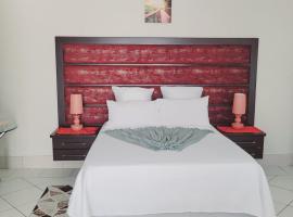 Effortless Gonubie River Escape - Rainbird BnB, hotel v destinaci East London