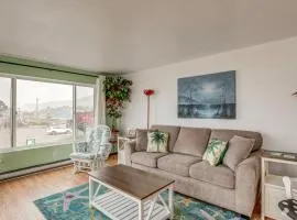 Quaint Rockaway Beach Gem Walk to Shore!