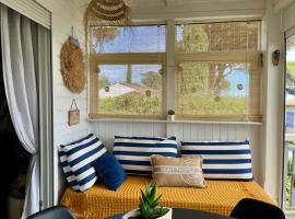 GASMIM18 - Maison climatisée 5 pers dans domaine privé avec piscine proche St Tropez et ses plages, Hotel in Gassin