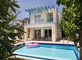 Villa Lawton - Magnificent sea & mountain views!