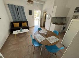 Blue central apt 10 min to the port/ wash machine