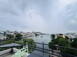 Bunk & Beyond Hostel