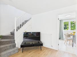 Bright & Modern Stay in Central Wolverhampton I Free Parking, Hotel in Fallings Park
