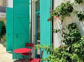Flower Cozy Flat at Santorini Resort