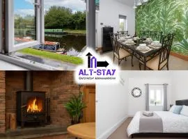 Alt-Stay Calder Canal Wakefield - Semi-rural, near M1 J41 and Wakefield Centre - Parking & Wi-Fi - Contractors, Pets & Long Stays Welcome