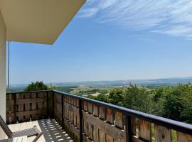 Kastanienhof Apartment Hotel, hótel í Dannenfels