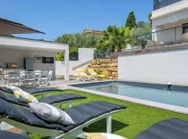 Villa Contemporaine avec Piscine et Climatisation à St Aygulf - FR-1-768-113
