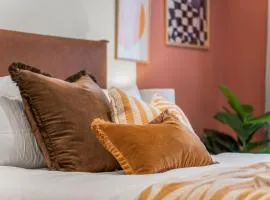 Luxury 2-Bed with Terrace, Parking & Ensuite Leeds