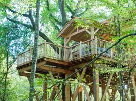 La Cabane du Grand Chêne, hotel v destinaci La Bussière