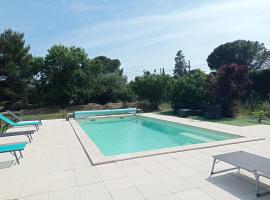 Chez Cathie et Denis - Charmant appartement dans maison Familiale, hotel in Beaucaire