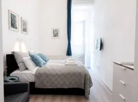 Modern studio with AirCon and balcony in the center