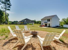 Less Than 1 Mi to Lake Hartwell! Home with Pet-Friendly Yard, hotel in Anderson