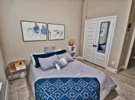 Work ready stay queen bd near DWTN Baylor Scott & White Fast Wi-Fi Free Parking Professionally Managed by Stay Albatross