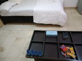 Home room, hotel a Seeb