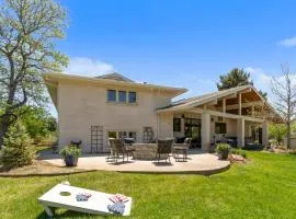 Mid-Century Escape 7 BR Sleeps 22 Hot Tub & Games