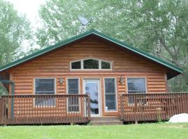 Cabin 5 - Modern Cabin with AC and lake views Fully handicap accessible, hotel di Deer River
