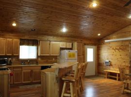 Cabin 11 - Modern open plan cabin with AC, viešbutis mieste Deer River