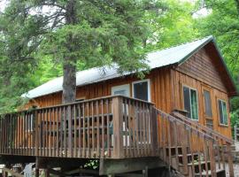 Cabin 8 - A newly remodeled with shaded deck on the lakeshore, viešbutis mieste Deer River