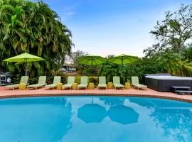 Sleeps 12 Heated Pool Pickleball Hot Tub Fire Pit