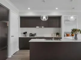 Spacious 5BR Family Home Park Ridge Comfort