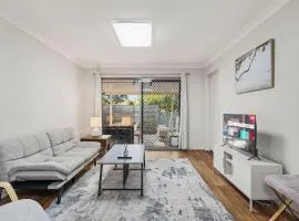 Cosy 4BR Home with Yard in Peaceful Keperra