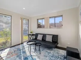 Modern 5BR Family Home in Peaceful Park Ridge